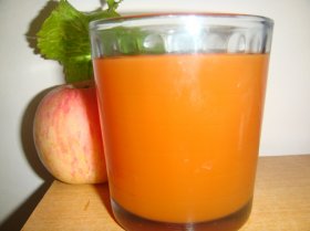  红萝卜苹果汁增强抵抗力 