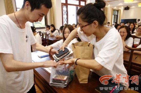大学生体验修行人吃素食